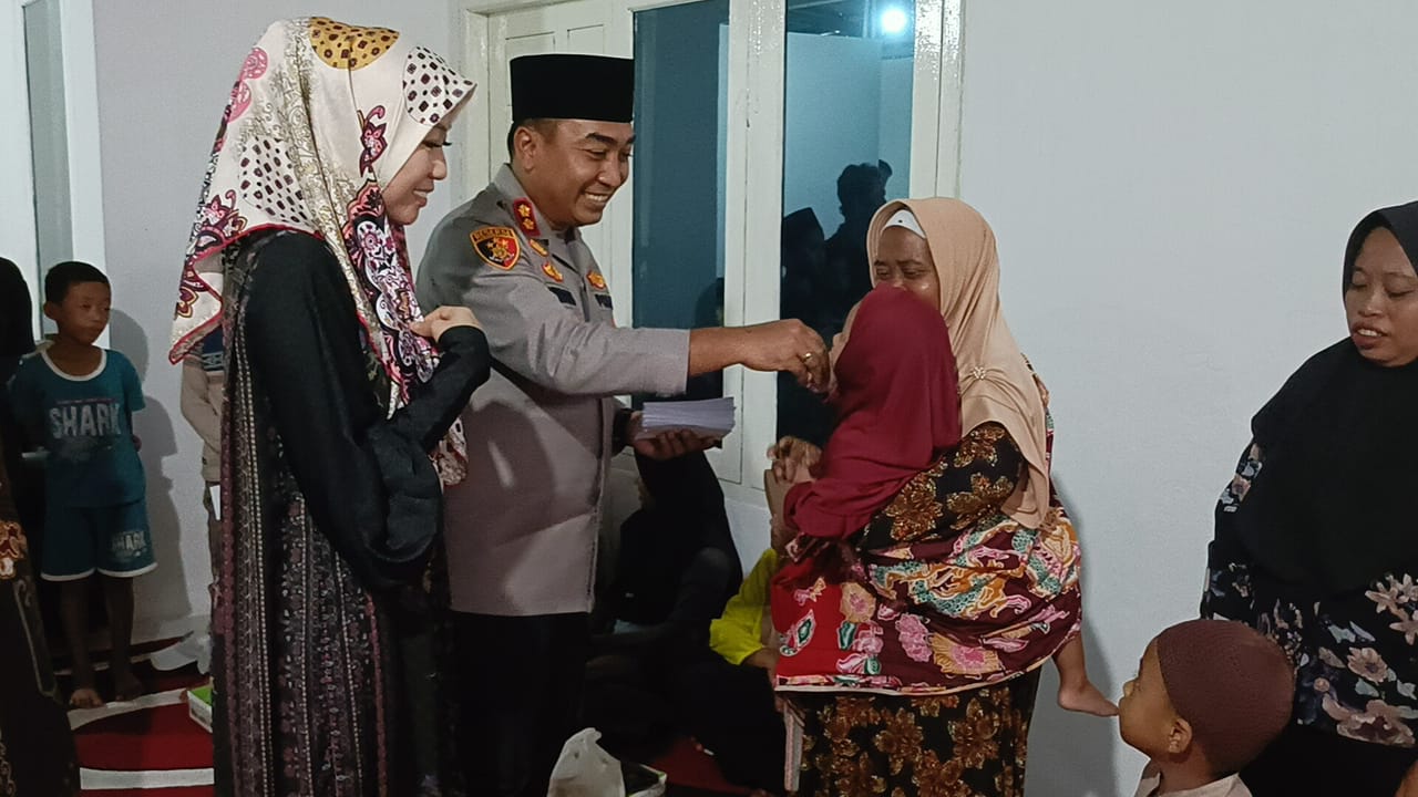 Kapolres Mesuji Melaksanakan Syukuran Dengan Menyantuni Anak Yatim Piatu